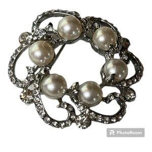 Vintage Rhinestone Faux Pearl Wreath Brooch Pin